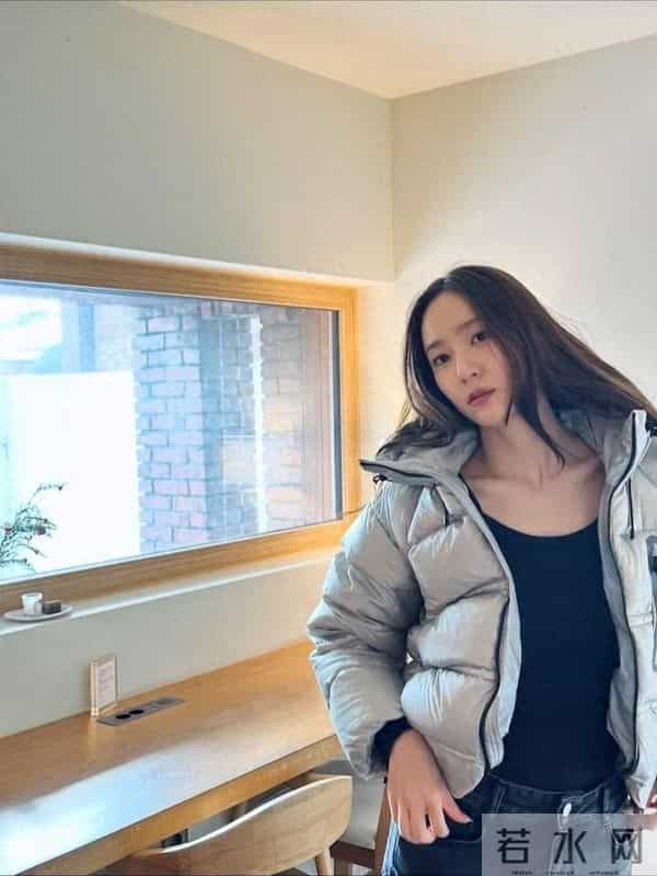 羽绒服内搭优选这几类最合适！简单方便又耐看，室内室外都洋气