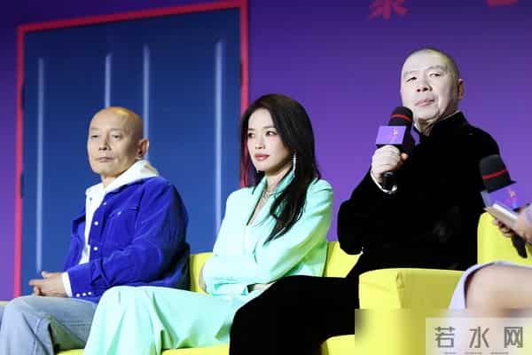 虞书欣和舒淇惊艳亮相《非诚勿扰3》发布会，多巴胺穿搭成亮点