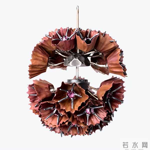 『珠宝』Hemmerle 推出 Scabiosa Stellata 铜制耳环：星芒松虫草