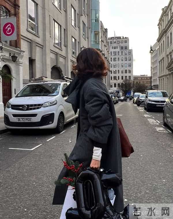 她好会拿捏“氛围感”，秋冬跟她学穿搭准没错