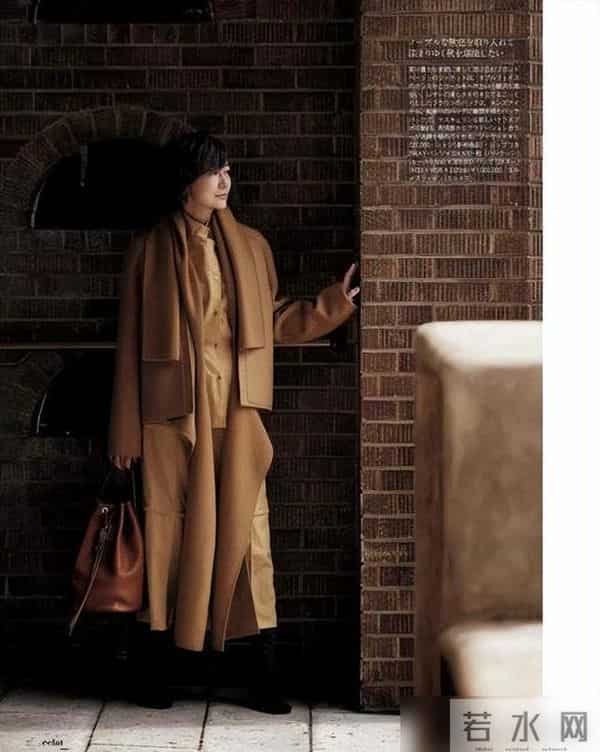 今冬“棕色”又火了！瞧日本杂志这样搭，既高级显白又有气质