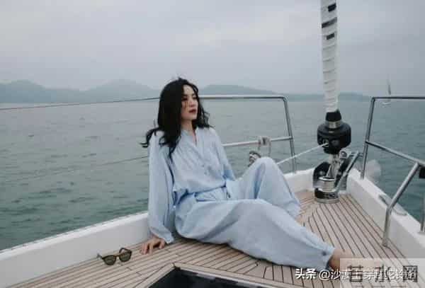 宋佳游艇光脚美甲上热搜！网友求同款：这脚指甲是吃了仙气吧