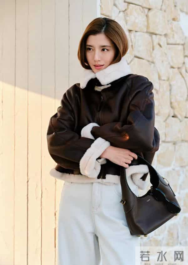 吴千语的秋冬衣橱，怕是藏着本「老钱风隐形法典」。