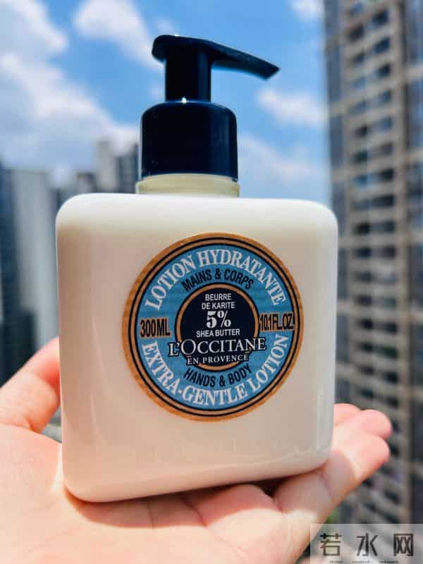 干皮终于有救了！2025医生推荐7款身体乳，保湿美白还能修护屏障