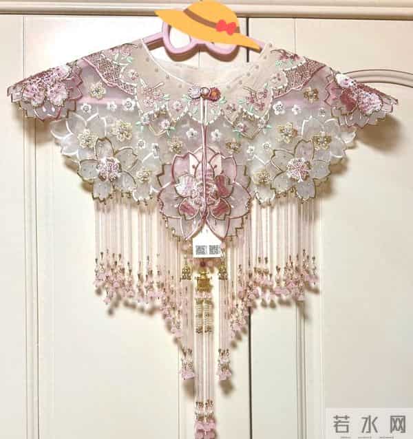 老公送的精美礼物放三年，姐妹们救救我，到底怎么穿才不翻车