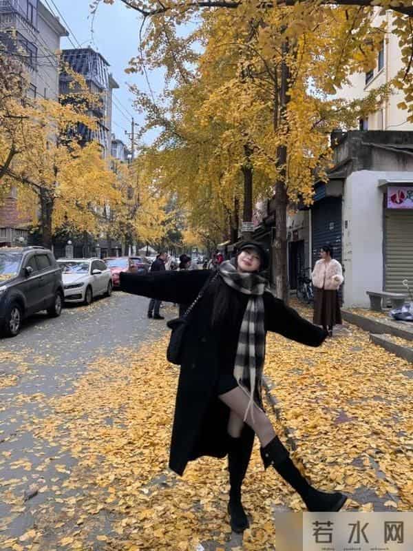 难怪没人穿马丁靴了，今年流行的“冬靴”，洋气好看又舒适百搭