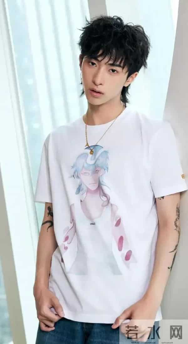 伊能静晒丁禹兮穿上了儿子恩利设计的少年美杜莎，清爽男大即视感