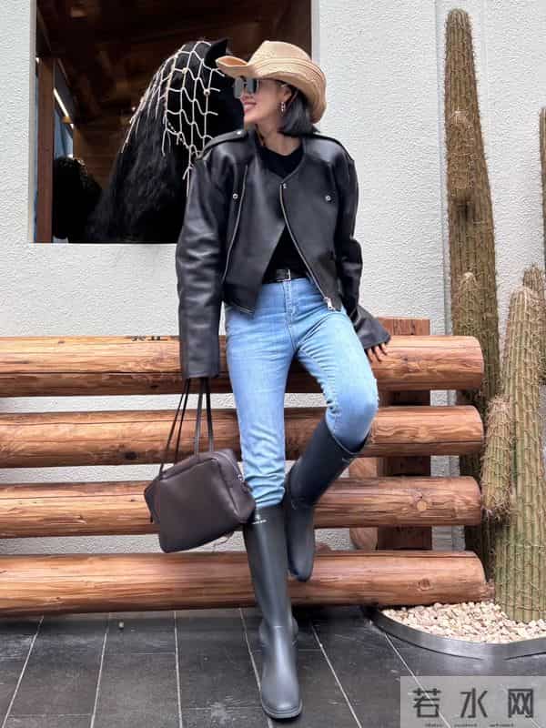 最近火了一种穿法，叫“牛仔裤+过膝靴”，时髦显腿长，回头率高