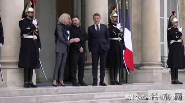 72岁布丽吉特欢迎乌克兰夫人！穿灰西装，踩10cm细高跟，嫩如少女