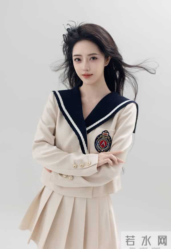 百褶裙+老爹鞋，这组学院风是甜妹的元气密码