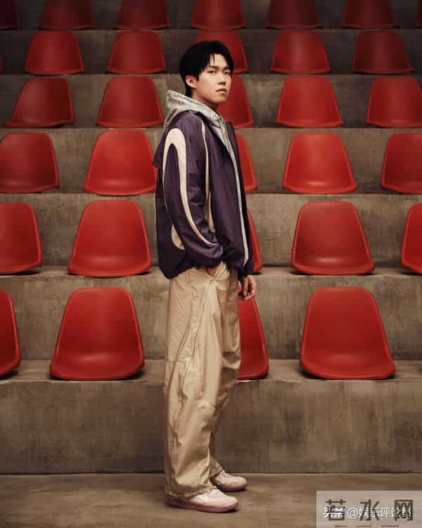 王楚钦 复古运动风炸街！率性穿搭演绎夏日潮流天花板！