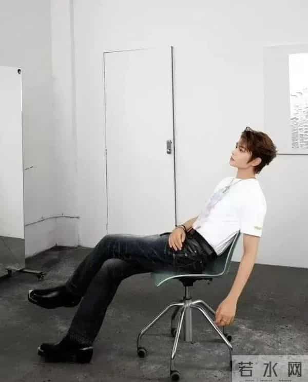 伊能静晒丁禹兮穿上了儿子恩利设计的少年美杜莎，清爽男大即视感