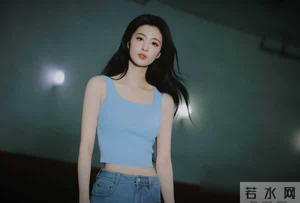 夏至时尚穿搭，徐梦洁的田园风与王楚然的简约风，你更爱哪一种？