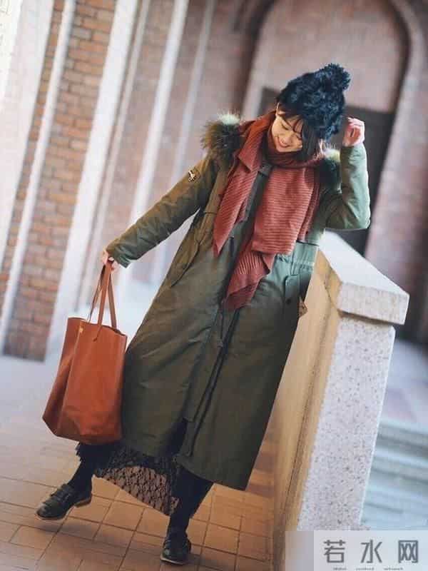 放弃羽绒服吧！今年秋冬“回头率最高”的3件外套，时髦不易撞款