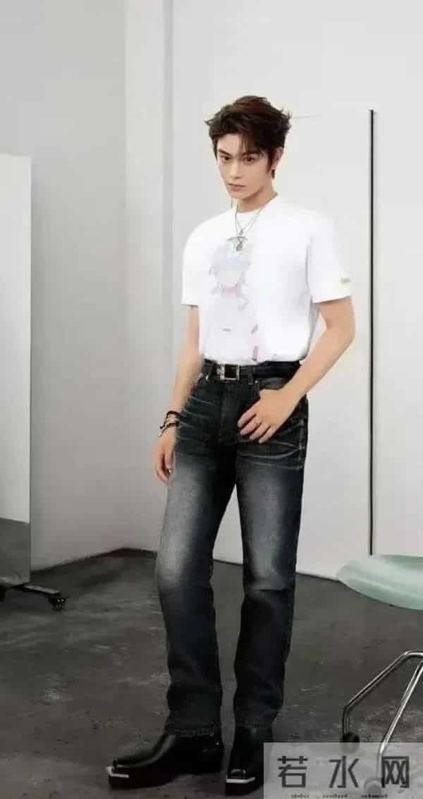 伊能静晒丁禹兮穿上了儿子恩利设计的少年美杜莎，清爽男大即视感