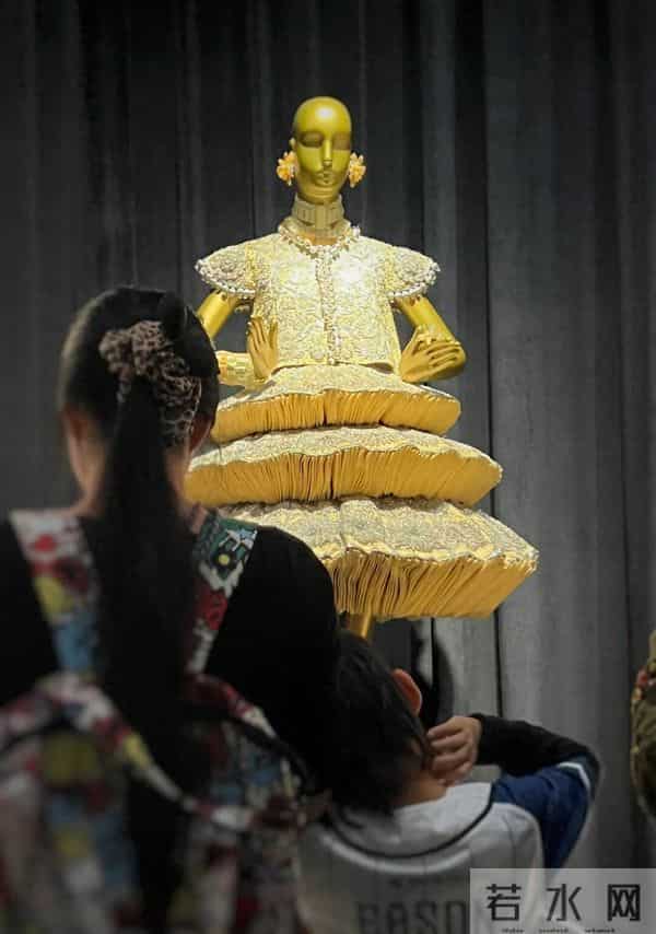 遭老祖宗的“金铺盖”闪到了，在全球首站全国唯一的成都重磅大展上