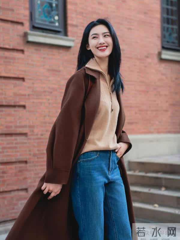 这是见过最好看的大衣搭配之一，简约大气，谁见都夸年轻