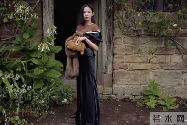 奢侈品媒体丨MIU MIU 2025 假日狂想曲丨奢华奢侈媒体