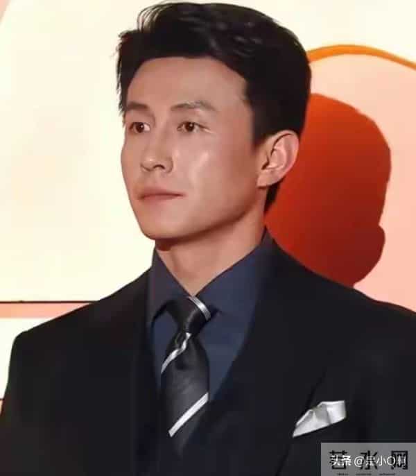 刘萧旭素颜“太丑”！短剧演员矮点老点都行，没男人气质才真垮！