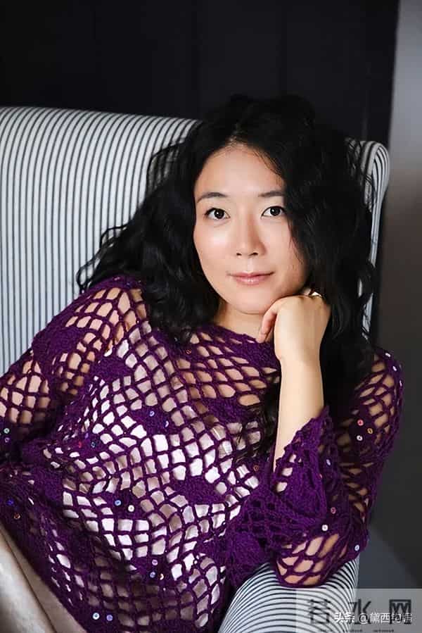 Jess D Bennett设计的无尽银河套头衫、罩衫，轻盈又俏皮