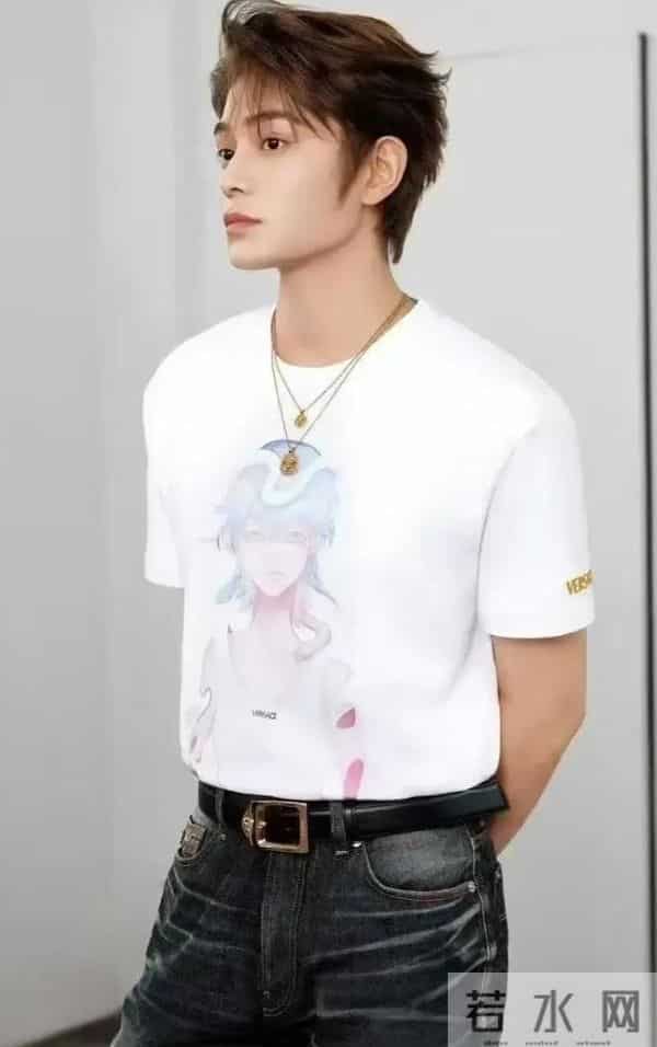 伊能静晒丁禹兮穿上了儿子恩利设计的少年美杜莎，清爽男大即视感