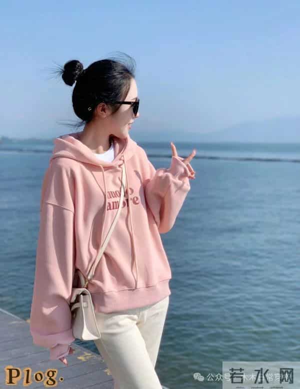 火爆的粉色卫衣终于穿上啦！甜酷松弛感直接拉满～