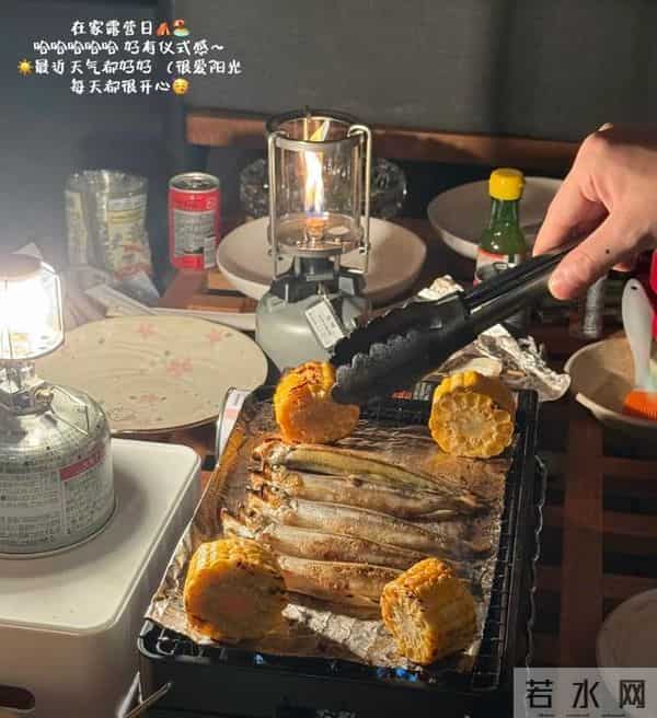 王思聪到底多宠懒懒？最新款奢侈品摆满地，1800元小番茄让她吃够