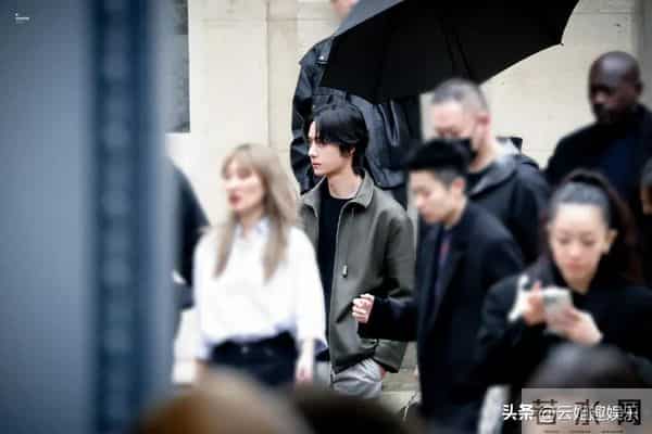 纽约时尚圈的“王炸”？王一博凭什么霸屏热搜？