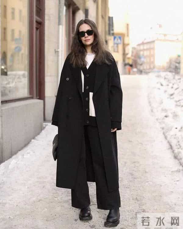 黑靴子太优秀了，冬天配这条裤子超好看