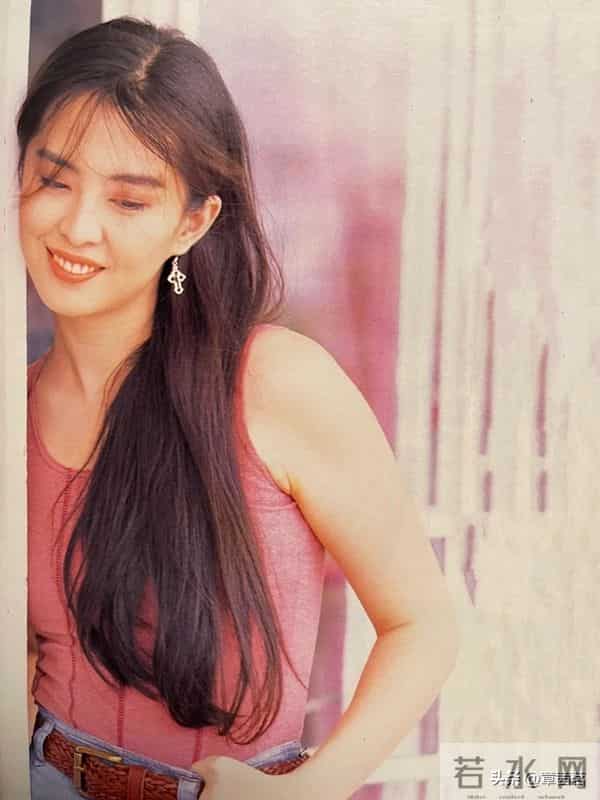 戴耳环的女神王祖贤(一)