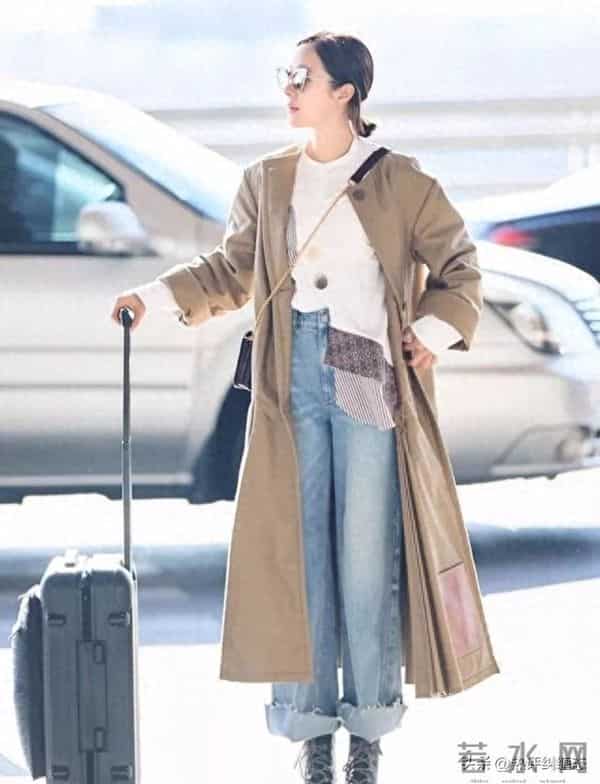 看女明星穿大衣，我悟了：不露脚踝、不配打底裤，会更优雅高级