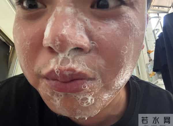 表面清洁没效果？赫徕洗面奶测评：深入肌底净化毒素+抗衰养肤