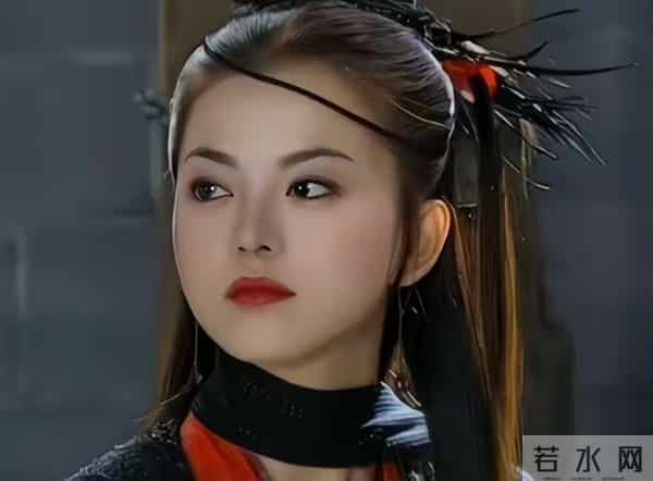 李湘年轻时候是真的美，五官精致浓眉大眼，这个妆造太好看了