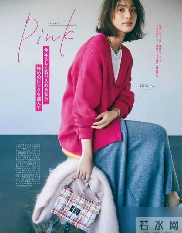 “羊毛衫+长裙”才是最适合40岁女人的秋冬穿搭，优雅显瘦有气质