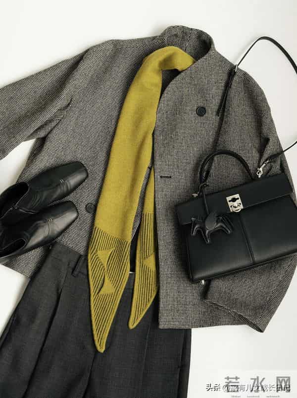 秋冬“一周通勤穿搭公式”｜灰格纹西装+深棕裤，照搬有高级感