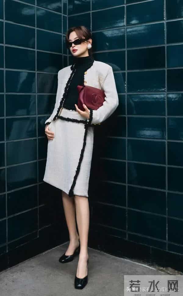 辛芷蕾的“秋冬高级感”时髦穿搭：从秀场到机场，照搬这3招就够