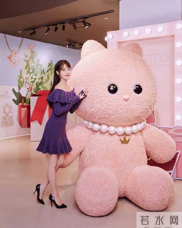 冬季如何穿出时尚个性？李知恩浪漫优雅的穿搭风格，展现女性魅力