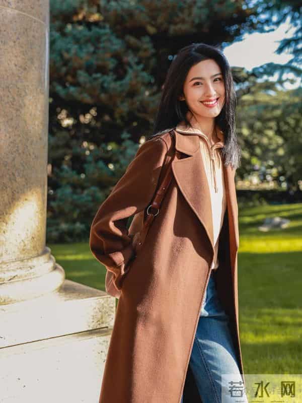这是见过最好看的大衣搭配之一，简约大气，谁见都夸年轻