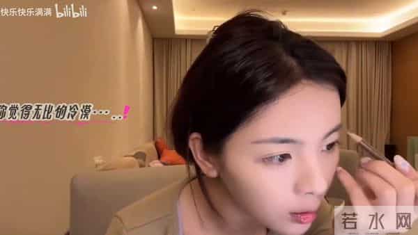 素颜状态绝佳！杨超越随性化妆竟意外好看