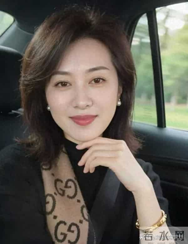 45 岁无医美像 35 岁？香港太太 7 年 2 顿饭 +“朱雀三啄”，发密肤红