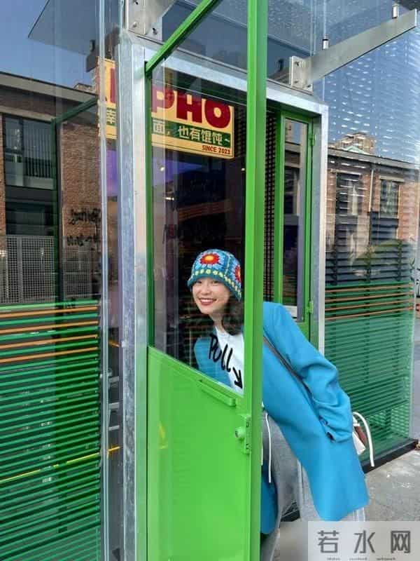 没想到，今冬“奶奶帽”火了！明星潮人都上头了，意外的洋气好看