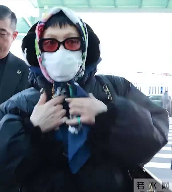 纽约大秀：王一博留大妈头，辛芷蕾国际范足，权志龙狗啃刘海辣眼