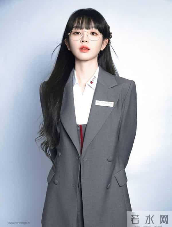 职场风格大变身！女子推理社的穿搭让你眼前一亮