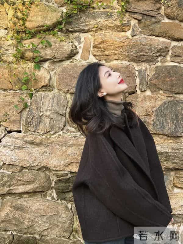 今年冬天短大衣又火啦！这样搭配美翻了！