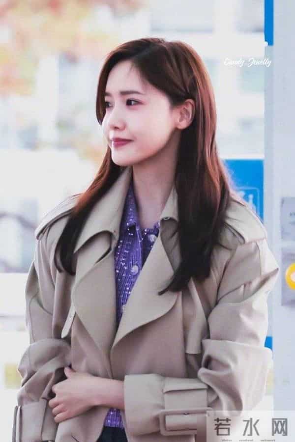 娜扎和曾黎在米兰时装周的两款穿搭，展现出都市色彩的魅力！