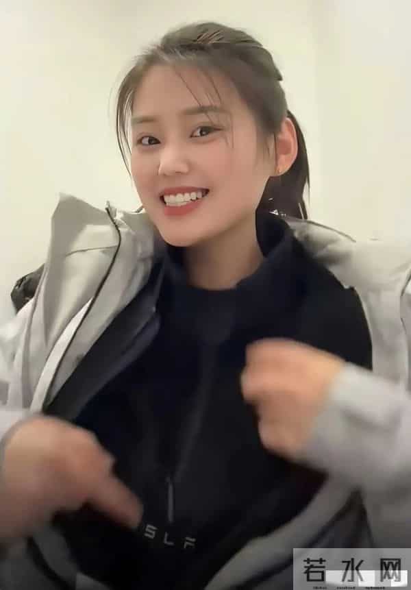 特斯拉员工晒工服他们一年四季都不用买衣服人家这衣服本来就漂亮