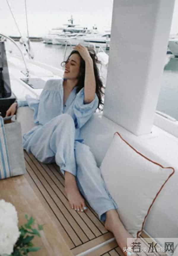 宋佳游艇光脚美甲上热搜！网友求同款：这脚指甲是吃了仙气吧