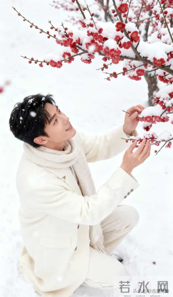 雪色里的温暖身影；190cm帅哥与冬日的温柔邂逅！