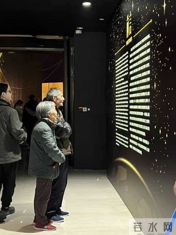 遭老祖宗的“金铺盖”闪到了，在全球首站全国唯一的成都重磅大展上