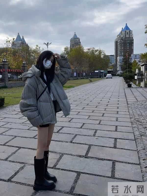 难怪没人穿马丁靴了，今年流行的“冬靴”，洋气好看又舒适百搭